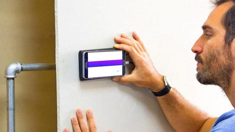 Using Smartphone Stud Finder